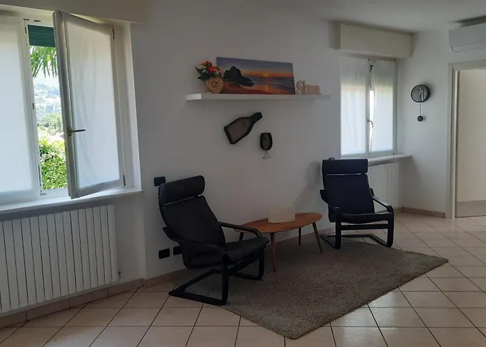 Villa Sara - Lake View, Garden & Private Parking