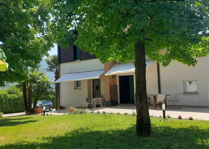Villa Sara - Lake View, Garden & Private Parking